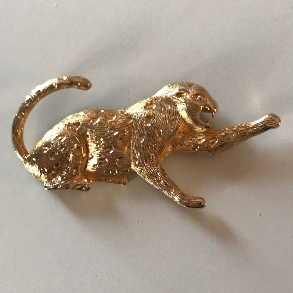 Jaguar vintage pin